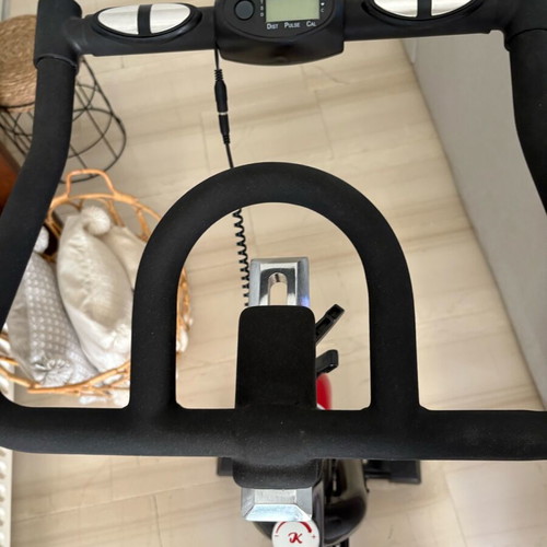 Exercise bike new, spinning
