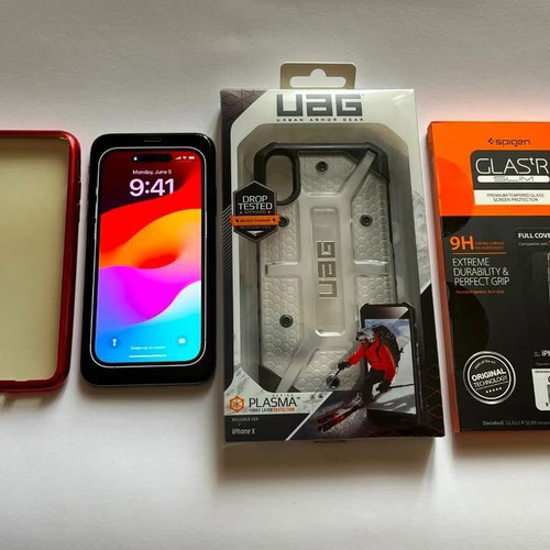 iPhone X 64GB Space Grey like new with accessories and cases
