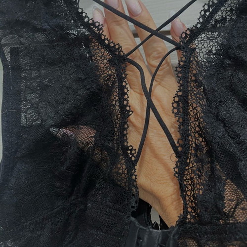 Women's bustier bra 85D black like new with push up and unique design