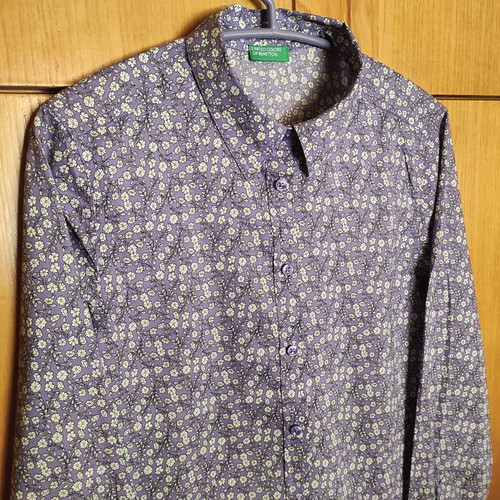 Benetton floral shirt XXS like new, blue cotton