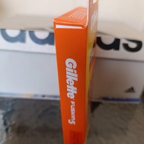 Gillette Fusion 5 8 ανταλλακτικές κεφαλές με θήκη ταξιδιού καινούργιο
