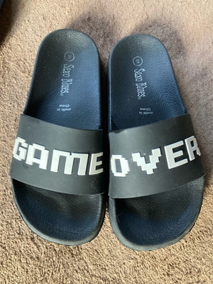 Game Over Kids' Flip Flops Size 31 Like New Black-White