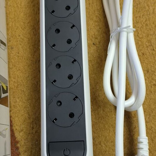 Legrand power strip 5 sockets with switch and child safety new