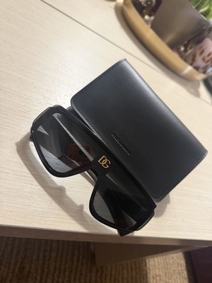 Dolce & Gabbana sunglasses unisex like new, black and grey lenses