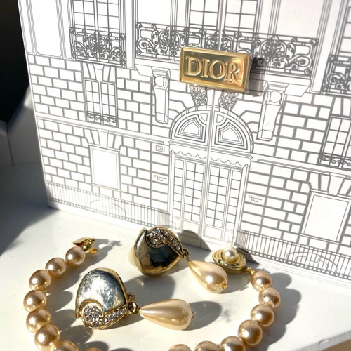 Jewelry set bracelet and earrings with pearls like new