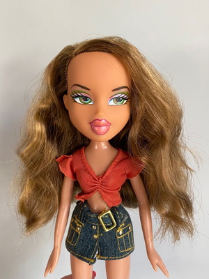 Bratz Funk Out Fianna doll 2004 used with Yasmin outfit