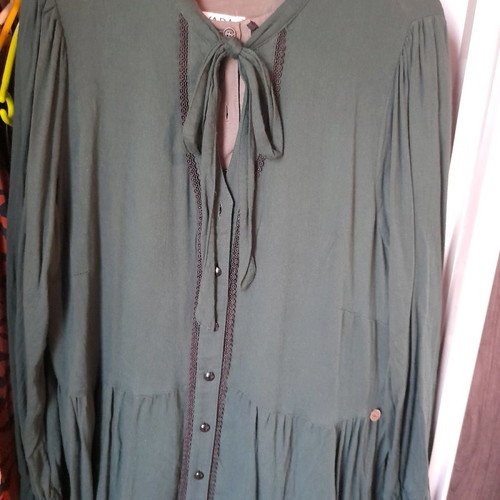 Kyara Plus shirt size M used, cypress green