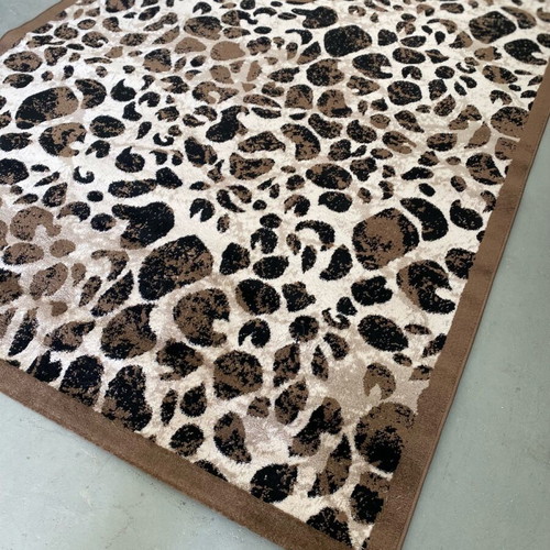Large animal print rug 230x160 like new