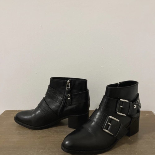 Gioseppo leather ankle boots like new, size 37, black with buckles