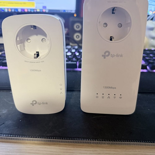 TP-LINK WPA8631P AV1300 Gigabit Passthrough Powerline AC WiFi Extender like new