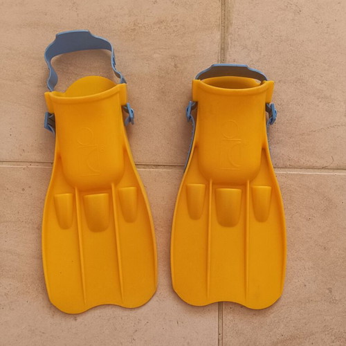Intex adjustable children's swim fins used, size 35-37, yellow