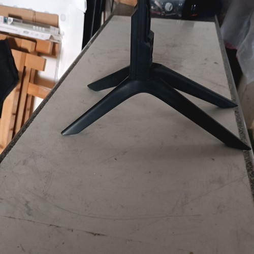 Samsung UE50AU7172 TV legs like new