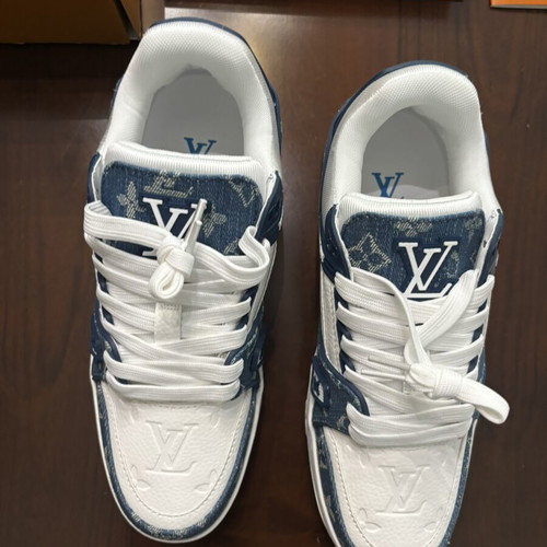 Louis Vuitton sneakers like new, size 40, blue