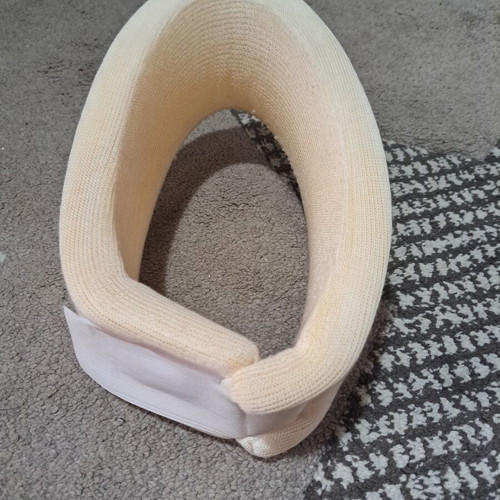 Soft cervical collar like new, foam material