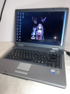Laptop Innovator model 8258D used without charger