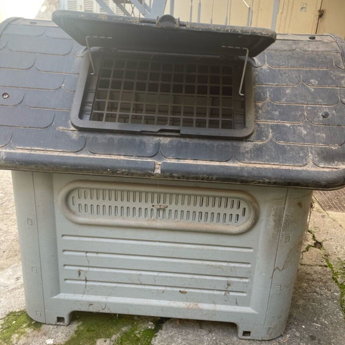 Dog house new with window, medium size