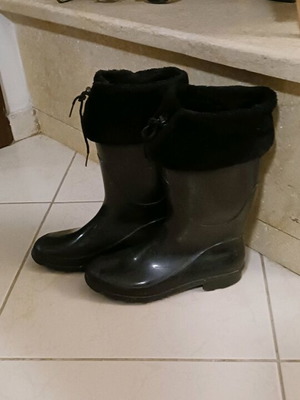 Ιταλική μπότα βροχής σαν καινούργιο, μαύρη, μέγεθος 37