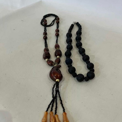 Set of 2 vintage women's necklaces with brown and black beads, 23cm and 48cm