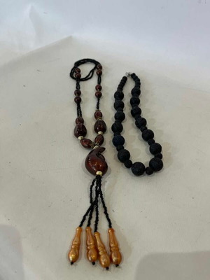 Set of 2 vintage women's necklaces with brown and black beads, 23cm and 48cm