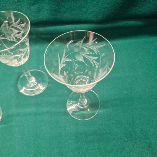 Stemmed wine glasses with engraved design, set of 5, like new