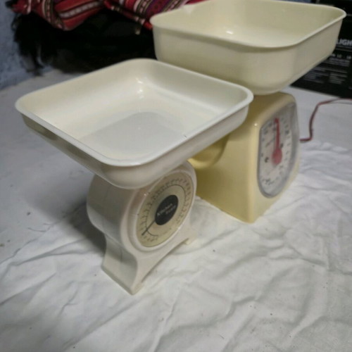 Analog kitchen scales set of 2 like new