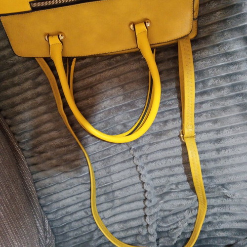 Yellow shoulder bag used with many compartments, leatherette