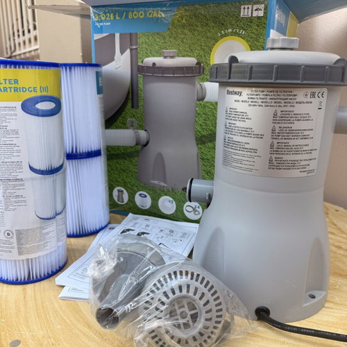 Bestway Flowclear 3028 L/h Pool Water Pump like new