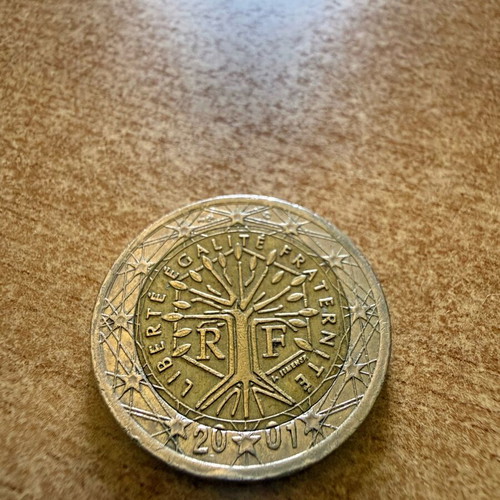 Collectible 2€ coin used with rare minting errors from France