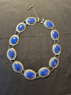 Vintage 960 silver necklace like new with blue stones
