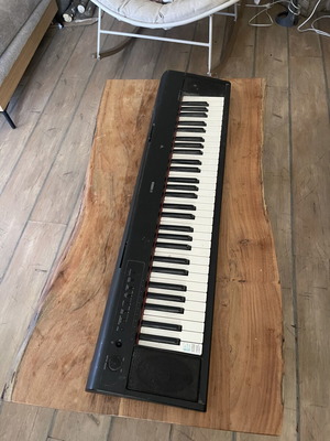 Yamaha Piaggero NP-11 ηλεκτρικό πιάνο μεταχειρισμένο, δεν δίνει ρεύμα