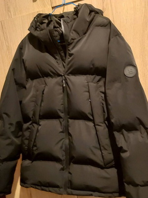 Μπουφάν Pull & Bear καινούργιο, μαύρο, μέγεθος S, αδιάβροχο με κουκούλα