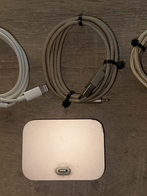 Apple Lighting Docking Station γνήσιο, σαν καινούργιο με καλώδια lighting
