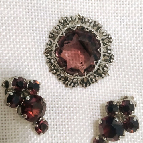 Vintage jewelry set pin and earrings Dec 60 like new with semi-precious stones