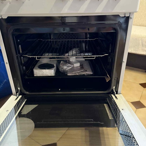 Muhler Kitchen Stove with 2 Gas and 2 Electric Burners new