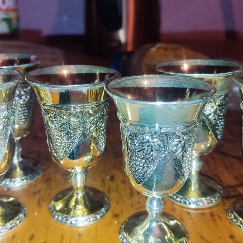 Silver-plated set with grape design, small jug and 6 small iron glasses