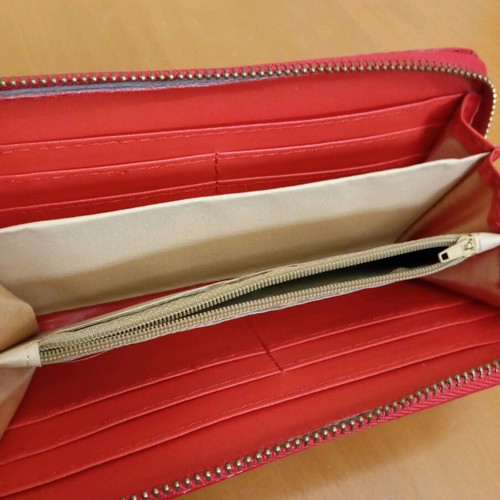 Wallet red new with textured varnished material