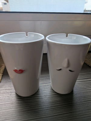 Mr & Mrs mug set like new