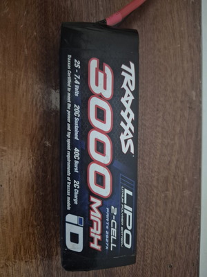 Traxxas LiPo 2-Cell 3000mAh Battery with ID Charger