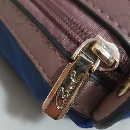 Axel toiletry bag navy blue with brown details