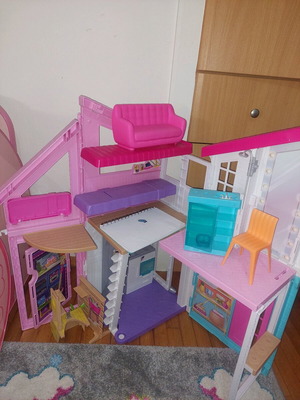 Σπίτι Malibu Barbie σαν καινούργιο με αξεσουάρ και κούκλα