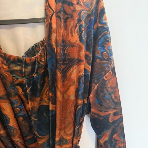 Velvet set like new with one size kimono and small pants