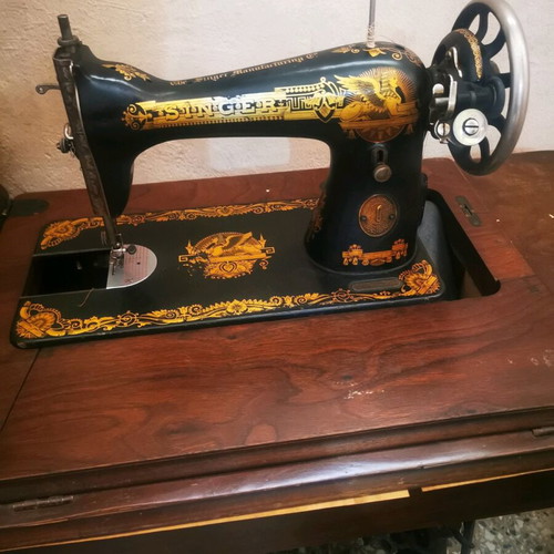 Singer sewing machine used, 1927 model with serial number Υ4760070