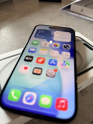 Apple iPhone 15 128GB black used with box and accessories