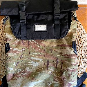 Doughnut backpack με θηκη για laptop, σε αριστη κατασταση