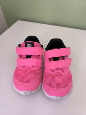 Nike Star Runner 2 kids athletic shoes like new, fuchsia, size 23.5