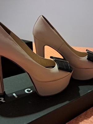 Peep toe heels Richmond like new, black and beige, size 36