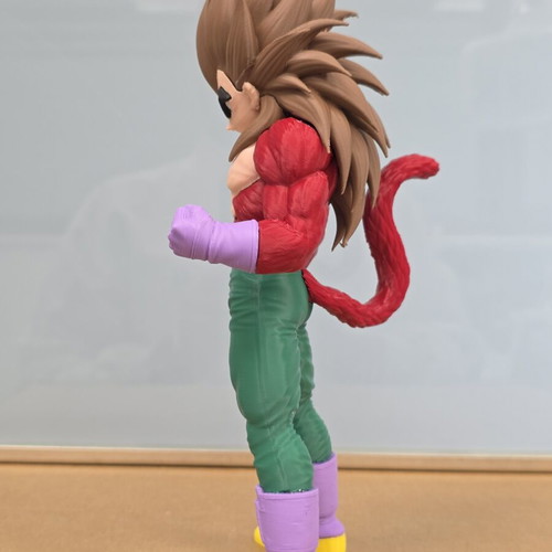 Super Saiyan 4 Vegeta figure like new, height 23 cm
