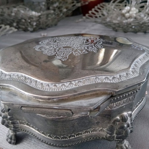 Silver-plated jewelry box with velvet lining like new