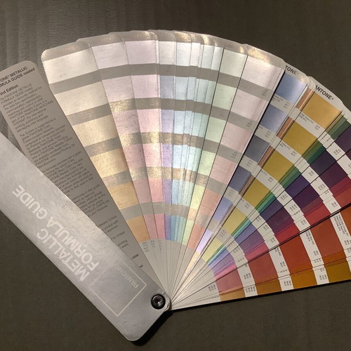 Pantone professional graphic designer bag like new with 7 Pantone guides