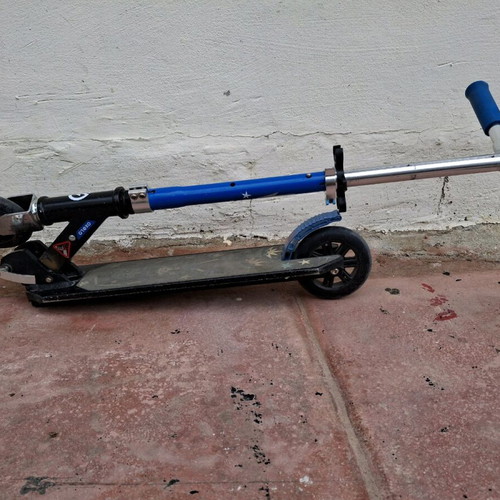 Foldable scooter like new, aluminum